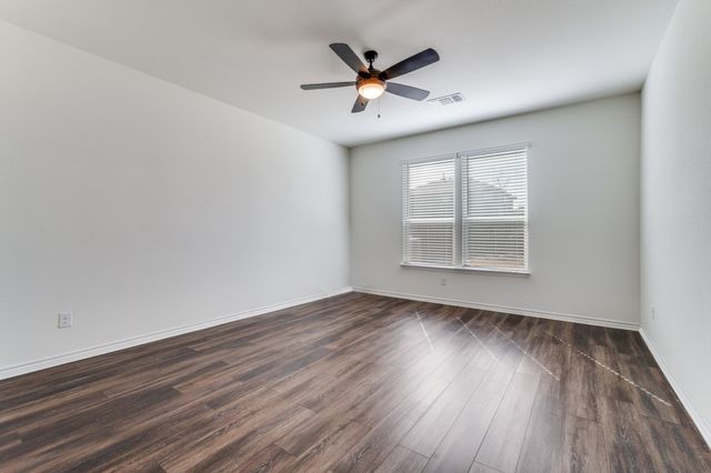 916 Waggoner Drive, Aubrey, TX 76227