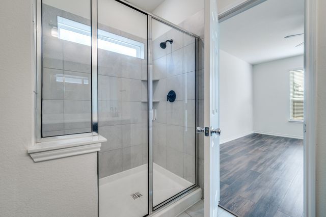 916 Waggoner Drive, Aubrey, TX 76227