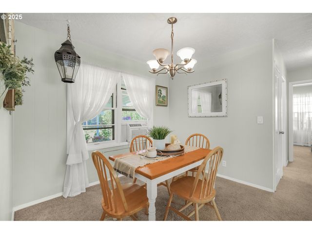 1525 E 2ND St, Newberg, OR 97132
