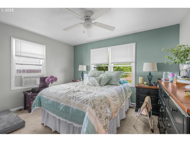 1525 E 2ND St, Newberg, OR 97132