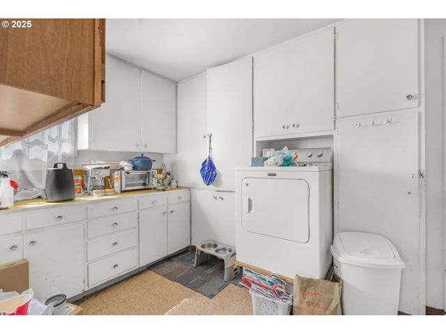 1525 E 2ND St, Newberg, OR 97132