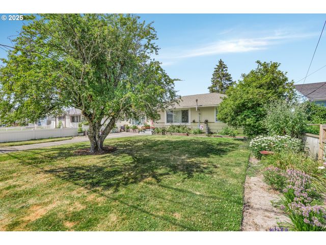 1525 E 2ND St, Newberg, OR 97132