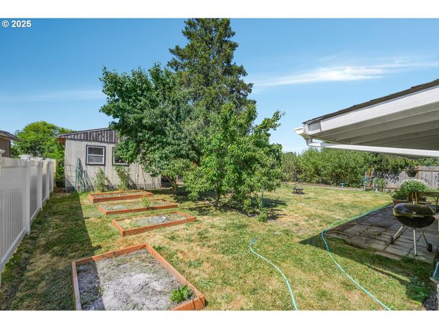1525 E 2ND St, Newberg, OR 97132