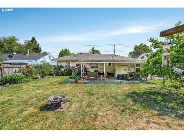 1525 E 2ND St, Newberg, OR 97132