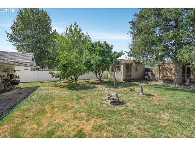 1525 E 2ND St, Newberg, OR 97132