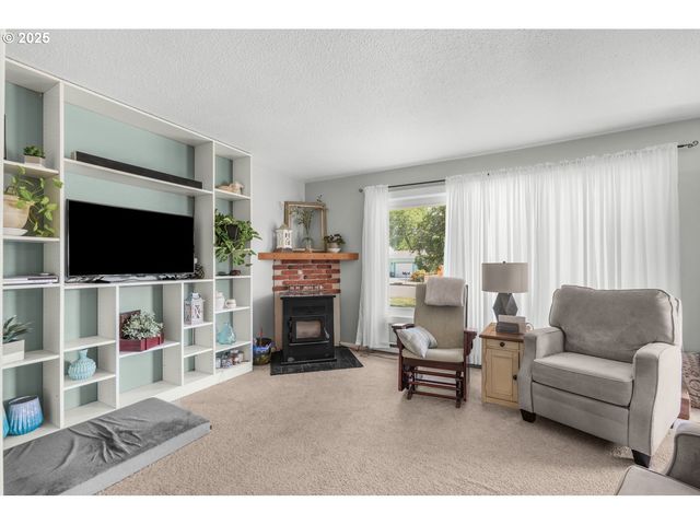 1525 E 2ND St, Newberg, OR 97132