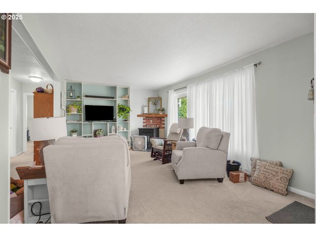 1525 E 2ND St, Newberg, OR 97132