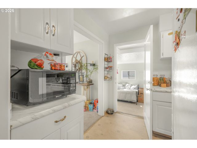 1525 E 2ND St, Newberg, OR 97132