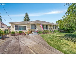 1525 E 2ND St, Newberg, OR 97132