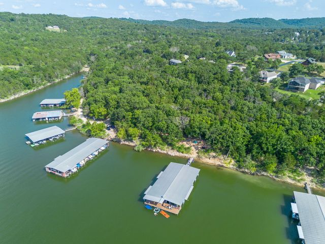 84 Starbright Lane, Reeds Spring, MO 65737