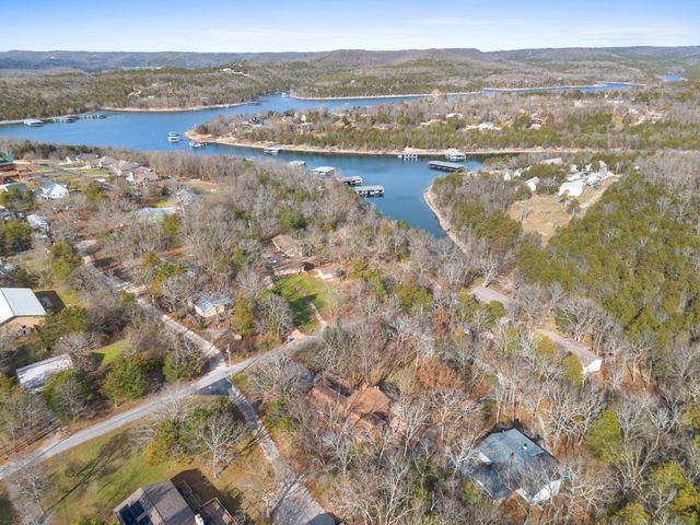 84 Starbright Lane, Reeds Spring, MO 65737