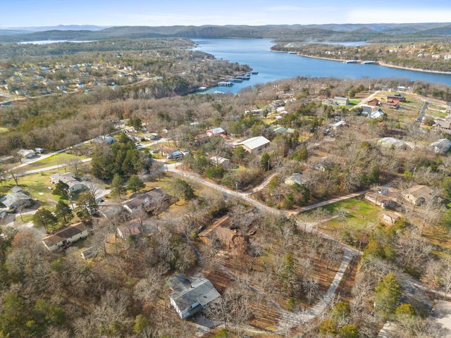 84 Starbright Lane, Reeds Spring, MO 65737