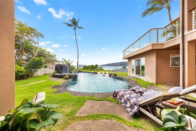 278 Makaweli Place, Honolulu, HI 96825