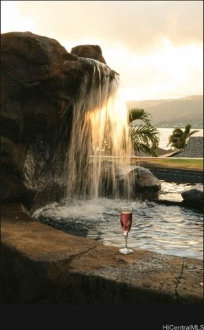 278 Makaweli Place, Honolulu, HI 96825