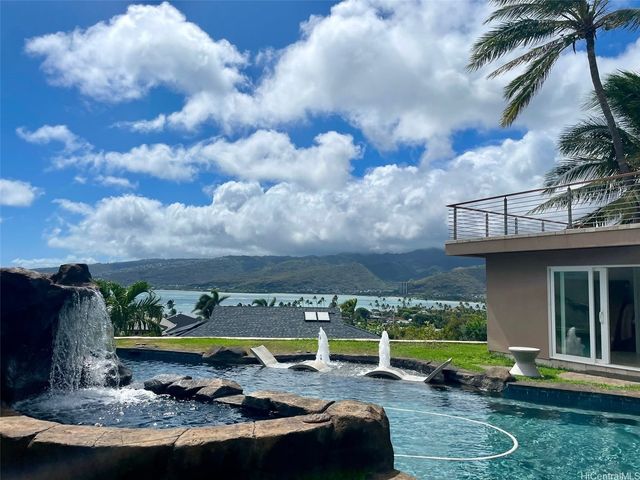 278 Makaweli Place, Honolulu, HI 96825