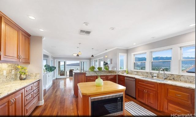278 Makaweli Place, Honolulu, HI 96825
