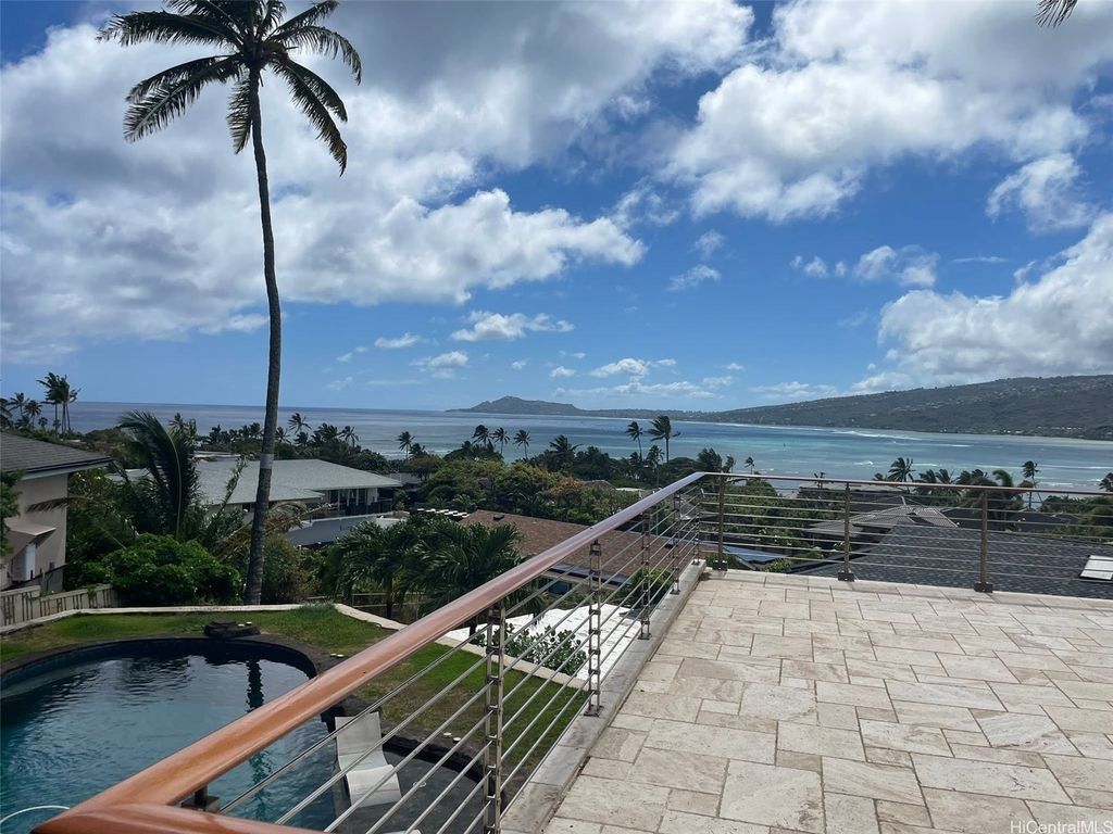 278 Makaweli Place, Honolulu, HI 96825
