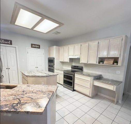 7725 LAKE BAYKAL Dr, Corpus Christi, TX 78414
