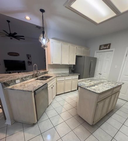 7725 LAKE BAYKAL Dr, Corpus Christi, TX 78414