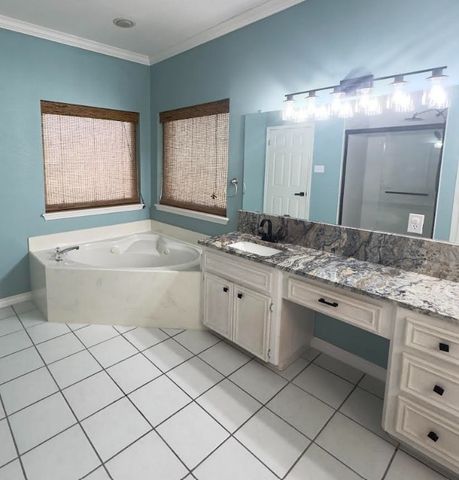 7725 LAKE BAYKAL Dr, Corpus Christi, TX 78414