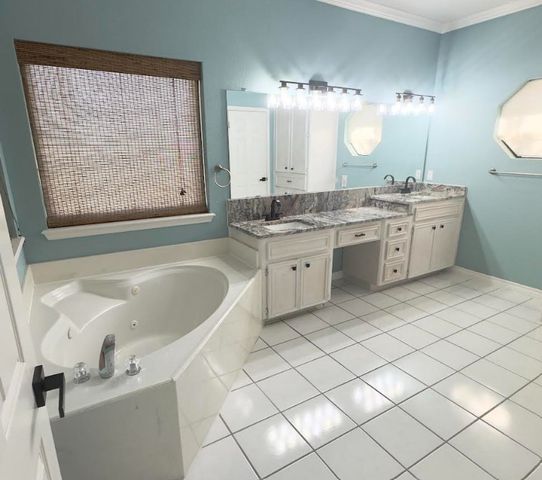 7725 LAKE BAYKAL Dr, Corpus Christi, TX 78414