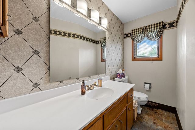 1805 Country Club Drive, Marion, IA 52302