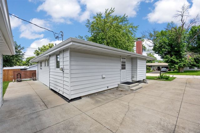 1805 Country Club Drive, Marion, IA 52302
