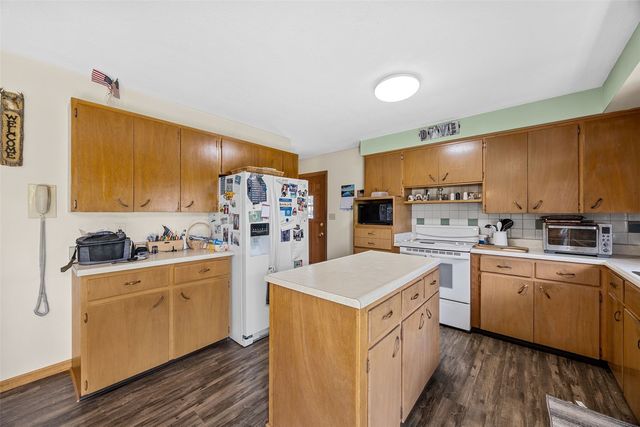 1805 Country Club Drive, Marion, IA 52302