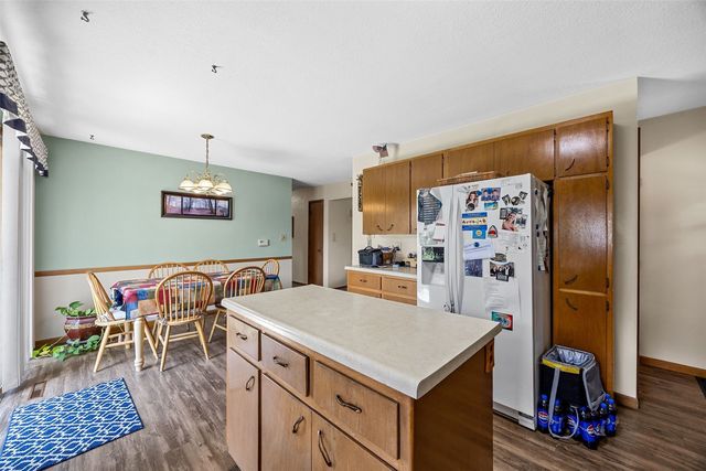1805 Country Club Drive, Marion, IA 52302