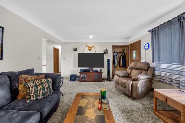 1805 Country Club Drive, Marion, IA 52302