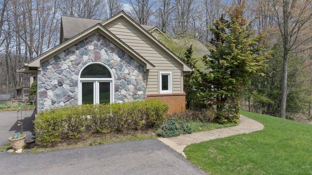 5990 Lynne Hollow Drive, Commerce Twp, MI 48382