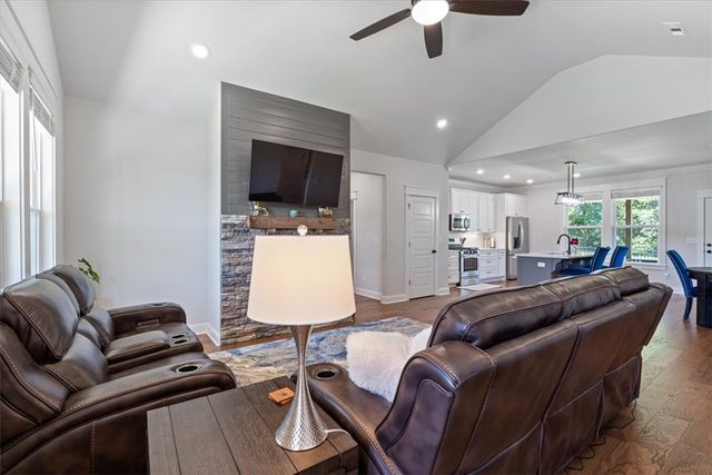 13 Carsaig Circle, Bella Vista, AR 72715