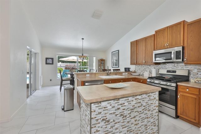 7613 NOTTINGHILL SKY DRIVE, Apollo Beach, FL 33572