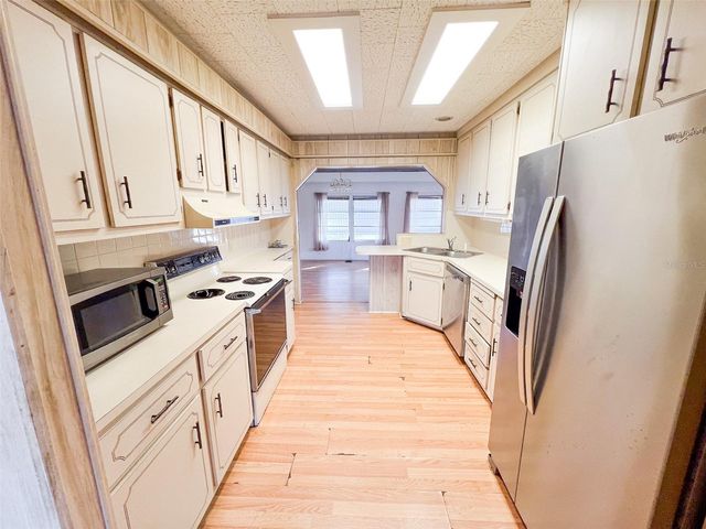 29129 JOHNSTON ROAD 2557, Dade City, FL 33523