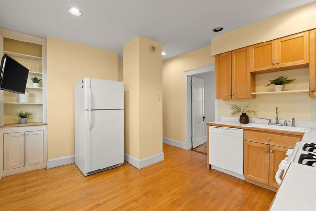 1 Clayton St 1, Watertown, MA 02472