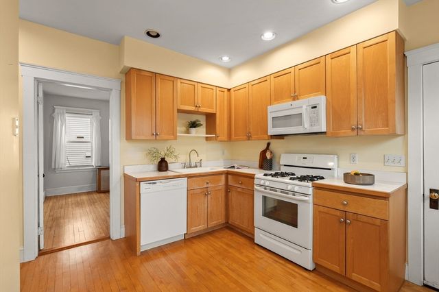 1 Clayton St 1, Watertown, MA 02472