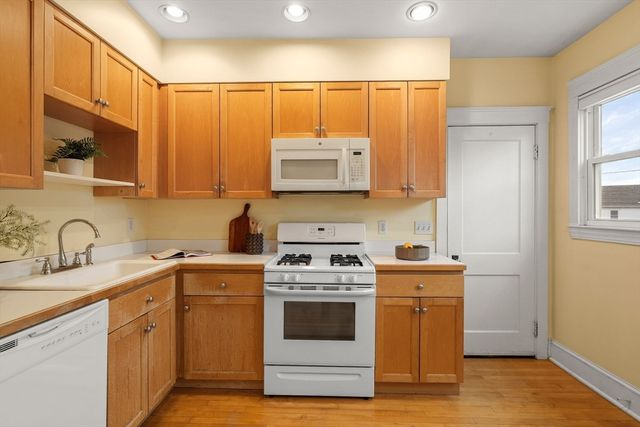 1 Clayton St 1, Watertown, MA 02472