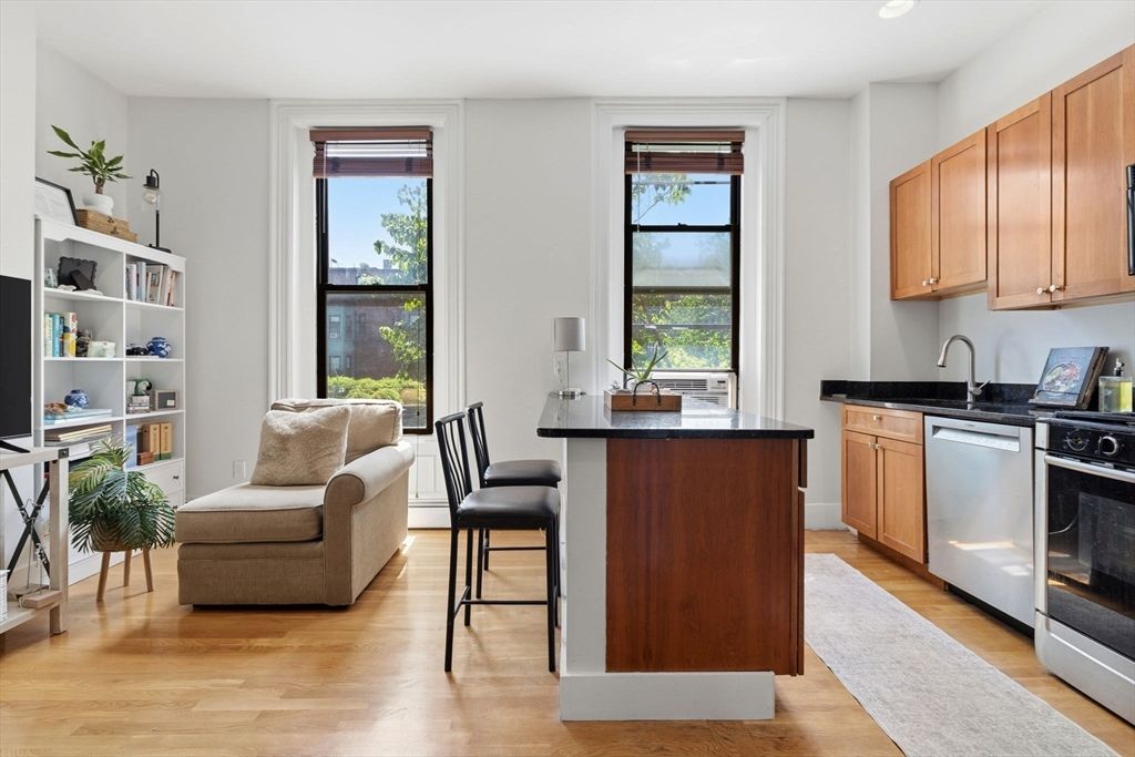 32 Yarmouth St 2, Boston, MA 02116