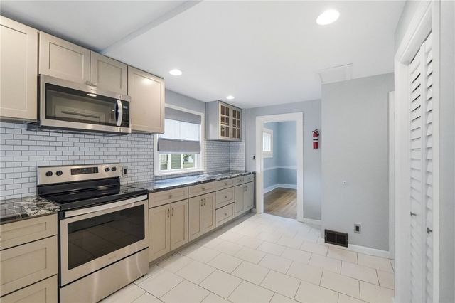 241 Orchard Drive, Oakwood, OH 45419