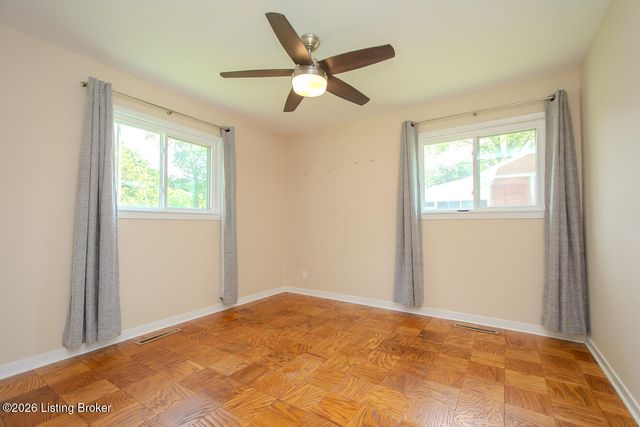 3143 Commander Dr, Louisville, KY 40220