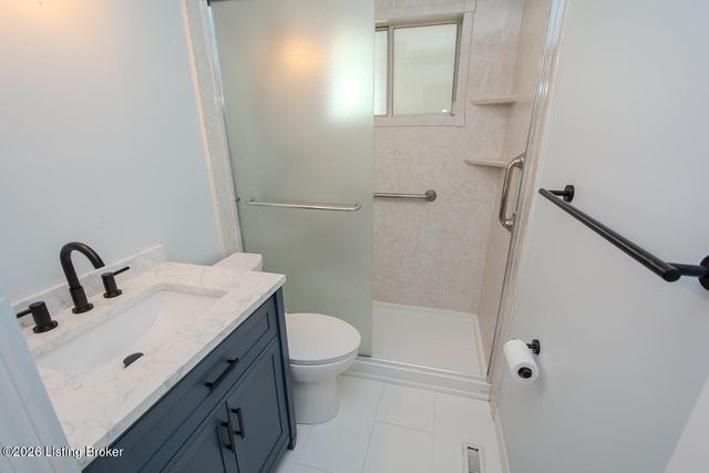 3143 Commander Dr, Louisville, KY 40220