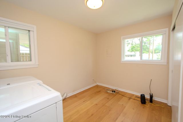 3143 Commander Dr, Louisville, KY 40220