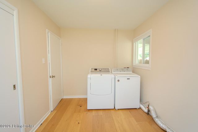 3143 Commander Dr, Louisville, KY 40220