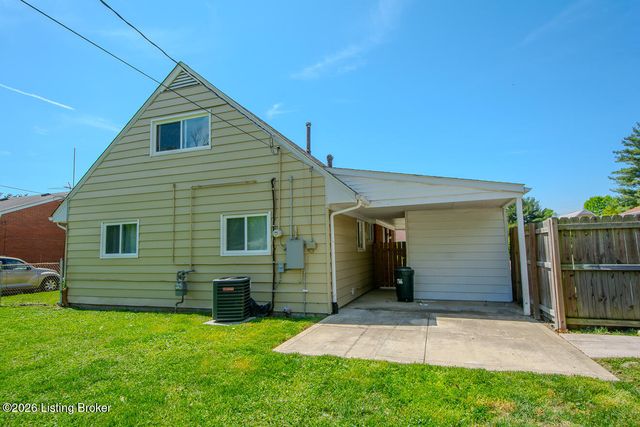 3143 Commander Dr, Louisville, KY 40220