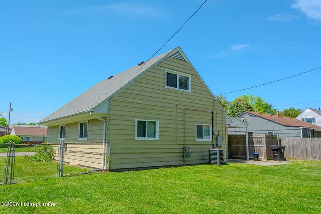 3143 Commander Dr, Louisville, KY 40220