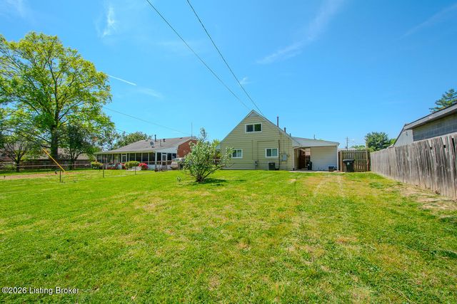 3143 Commander Dr, Louisville, KY 40220