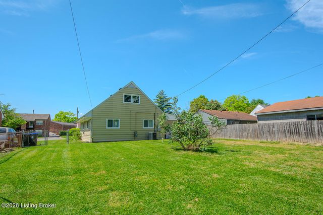 3143 Commander Dr, Louisville, KY 40220