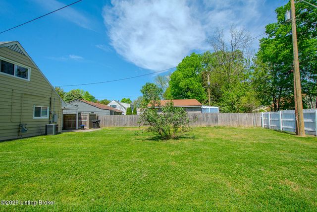 3143 Commander Dr, Louisville, KY 40220