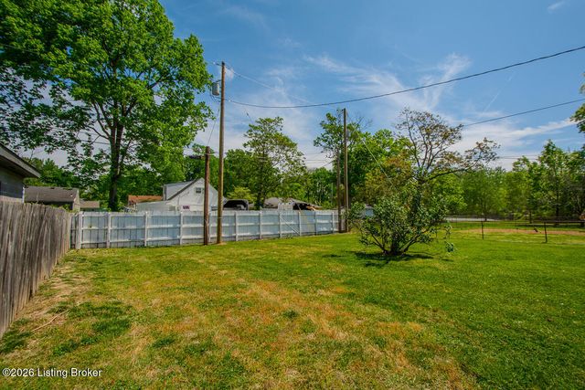 3143 Commander Dr, Louisville, KY 40220