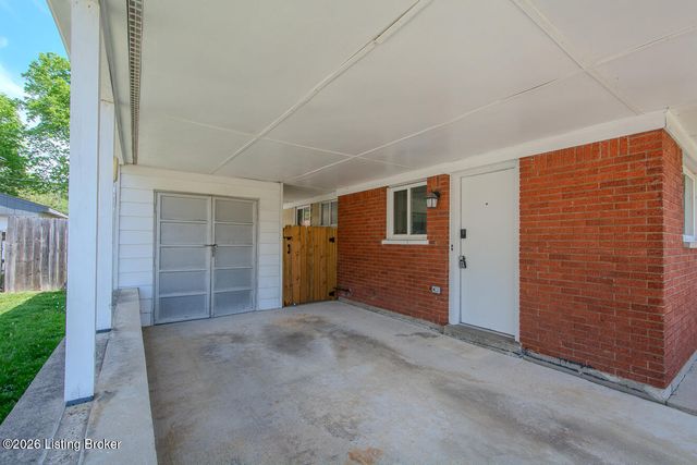 3143 Commander Dr, Louisville, KY 40220